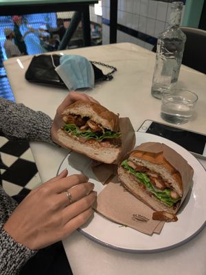 Vegan crispy chicken at Savta in Barcelona