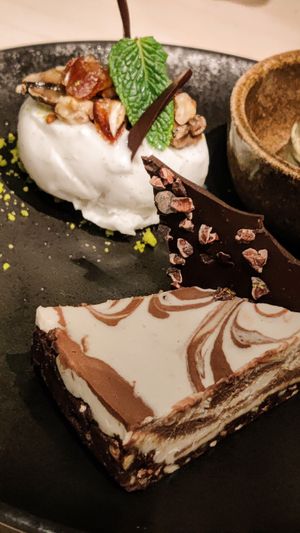 
Raw & Sweet
banana chocolate raw cake, toasted banana cream with dates and walnuts, vanilla almond ice cream
 at VHY! in Stuttgart