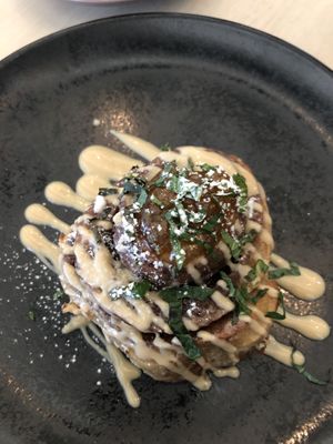 Cinnamon bun with macadamia butter   at VHY! in Stuttgart