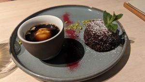 Schokokuchen mit Kakao-Kaffee Shot mit Haselnusseis at VHY! in Stuttgart