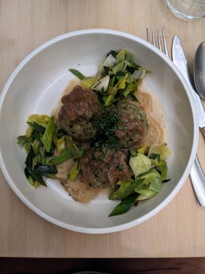 Knödelchen mit Bärlauch auf Filderkraut mit Lauch at VHY! in Stuttgart