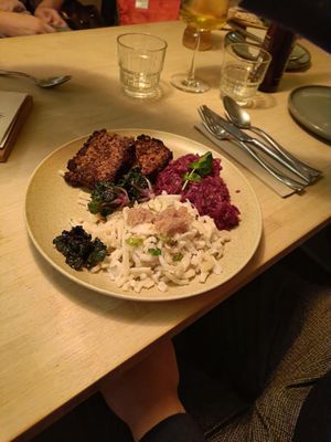 Nussbraten mit Spätzle und Rotkraut at VHY! in Stuttgart