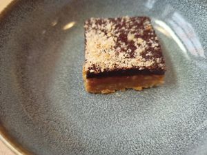Choco and caramel raw cake at Tabi Loo in Leuven