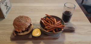 Pulled jackfruit burger and sweet potato fries at Tabi Loo in Leuven