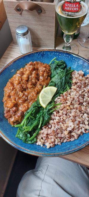 Chickpea spinach bowl at Tabi Loo in Leuven
