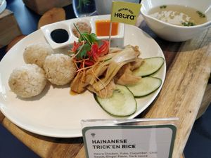 Hainanese trick'en rice at Green Common 绿客门 in Central Singapore