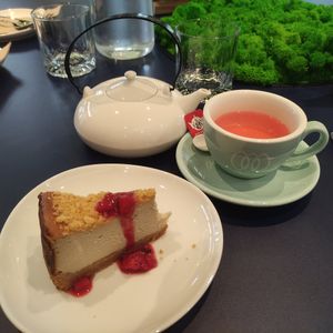 Cake set at Green Common 绿客门 in Central Singapore