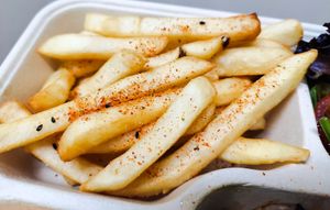 The fries are thick and hot at Green Common 绿客门 in Central Singapore