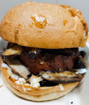 The one inch thick patty is meaty and juicy at Green Common 绿客门 in Central Singapore