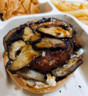 It's finger licking good 😋👍🏻 at Green Common 绿客门 in Central Singapore