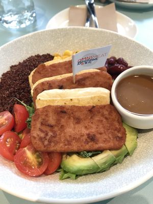 Omni charger at Green Common 绿客门 in Central Singapore