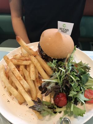 Burger Black at Green Common 绿客门 in Central Singapore