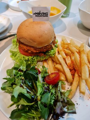 Rendang Burger ~ 22/9/21 at Green Common 绿客门 in Central Singapore