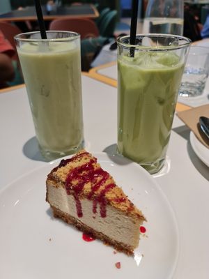 Avocado Smoothie Green Fighter Cheese Cake ~ 9/12/21 at Green Common 绿客门 in Central Singapore