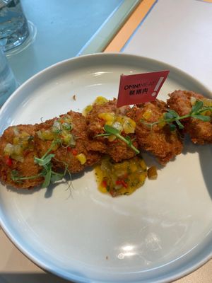 Gardein crab cake at Green Common 绿客门 in Central Singapore