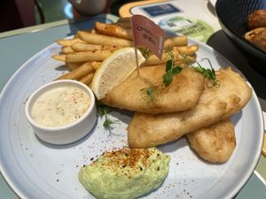Fish and chips- it’s a miss this time unlike the last visit, the batter came soggy!! #Veganuary at Green Common 绿客门 in Central Singapore