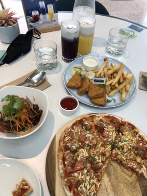 Overview of meal for 2pax! #Veganuary at Green Common 绿客门 in Central Singapore