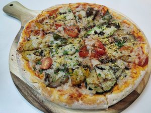 Pizza at Green Common 绿客门 in Central Singapore