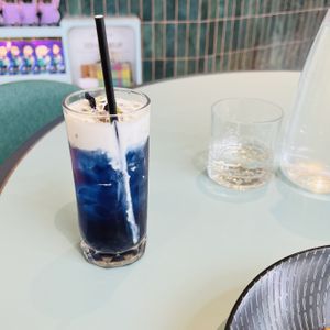 Vegan Lippy Tea, blue pea flower crème  at Green Common 绿客门 in Central Singapore