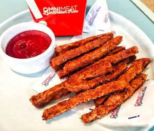 Omni luncheon fries with ketchup at Green Common 绿客门 in Central Singapore