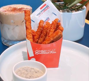 🌱 Omni Luncheon Fries with Truffle Dip $8   at Green Common 绿客门 in Central Singapore