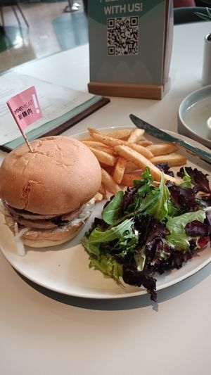 Omni Burger Black at Green Common 绿客门 in Central Singapore
