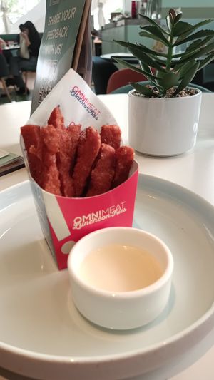 Omni Luncheon Fries (with honey mustard sauce) at Green Common 绿客门 in Central Singapore