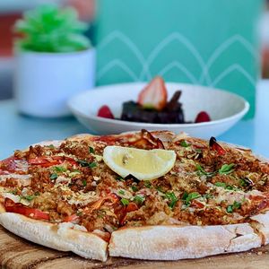 Omni Spicy Tuna and Crab Cake Pizza at Green Common 绿客门 in Central Singapore