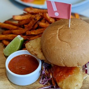 Omni Golden Fillet-No-Fish Burger at Green Common 绿客门 in Central Singapore