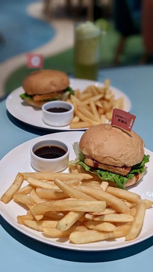 Omni Ocean Burger at Green Common 绿客门 in Central Singapore
