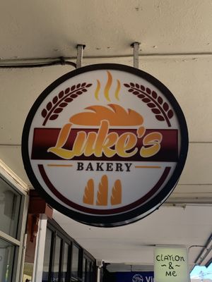 L B  at Luke's Bakery in Reservoir