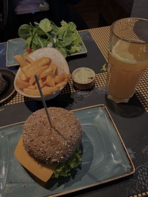 new Vacon burger (november 2024)  at Peter Pane in Dresden