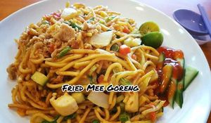 Mee Goreng. 
Photo by New XIu Yuan  at New Xiu Yuan Vegetarian Eating House﻿ 新修缘 in North Singapore