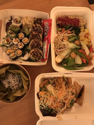 Sushi, Bowls & Dessert at Sen Vegan Cuisine - Moorenstraße in Dusseldorf