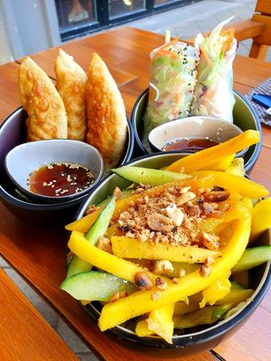 Golden Leaf, Summer Love & Sweetheart at Sen Vegan Cuisine - Moorenstraße in Dusseldorf