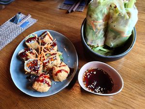 Tempura Maki und Summer rolls at Sen Vegan Cuisine - Moorenstraße in Dusseldorf