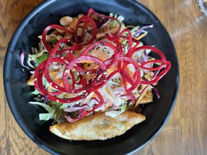 Bowl, voll mit braunem verdorbenen Salat   at Sen Vegan Cuisine - Moorenstraße in Dusseldorf
