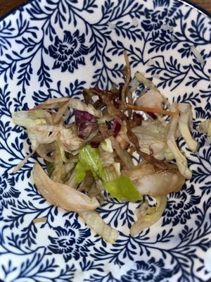 Nicht mal Entschuldigung wegen dem ganzen braunem Salat bekommen.  at Sen Vegan Cuisine - Moorenstraße in Dusseldorf