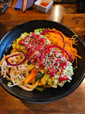 'Best Bowl': udon noodles with tofu, edamame, vegetables, silky tofu coated in crispy rice flakes, soy sauce & sesame seeds (13.9€) at Sen Vegan Cuisine - Moorenstraße in Dusseldorf