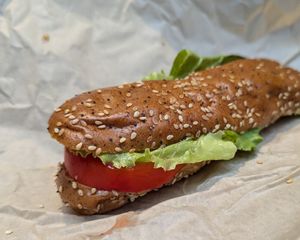 BLT, vegan bacon, lettuce and tomato at Wild & The Moon - Demours in Paris