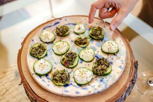 Aperitif : seeweed tartare & vegan cheese @ RAYNAUDPhoto at Sur Mon Chemin  in Cahuzac Sur Vere