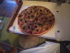 Vegan chicken tikka pizza at Savage Slice in Renfrew