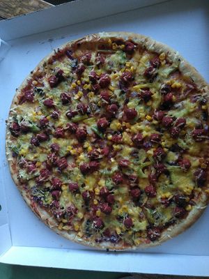 Spicy vegan chicken pizza at Savage Slice in Renfrew