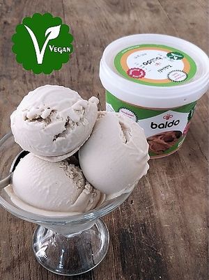 Baldo Vegan, Keçi ve Organik çeşitleri ile satışta...
Vegan:Antep Fıstıklı, Çilekli, Hindistan Cevizi, Tahin.
Keçi:Antep Fıstıklı,Çilekli, Vanilyalı,Kakaolu 
Organik
Vegan, sugar-free, gluten-free, organic and goat milk ice-cream assort at Undan Şeyler in Istanbul