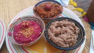 Beetroot humous, lentil paté, eggplant zaalouk : awesome at La Triskalla in Essaouira