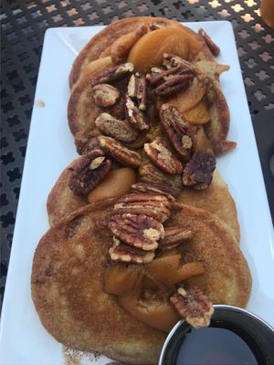 Peach pancakes at LesbiVeggies in Woodbury