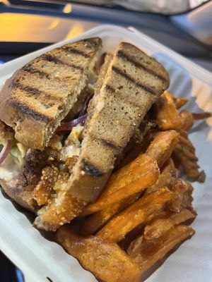 Blackened Cajun cauliflower sandwich  at LesbiVeggies in Woodbury