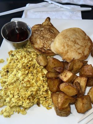 Love it here, this is the platter I get the most. Eggs are good. Potatoes are bomb. Pancakes can keep eating them all day.  #Veganuary at LesbiVeggies in Woodbury