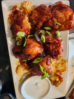Buffalo cauliflower wings at LesbiVeggies in Woodbury