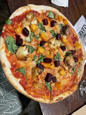 Delicious topping including roast potatoes and beetroot 👌🏼   at Hotel Elliot in Port Elliot